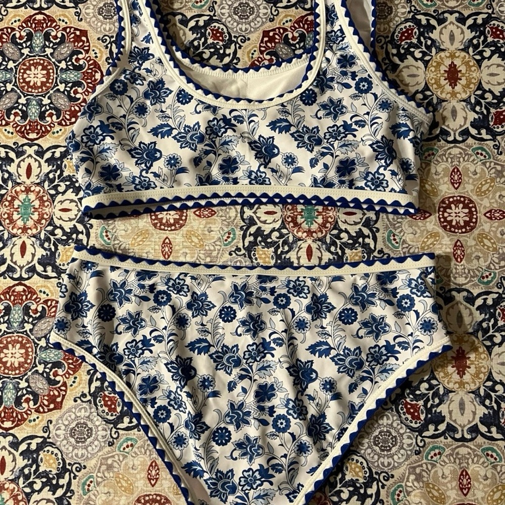SHEIN Blue and White Floral Bikini - Picture 2 of 2